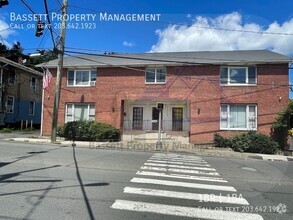 Building Photo - 214 Main St