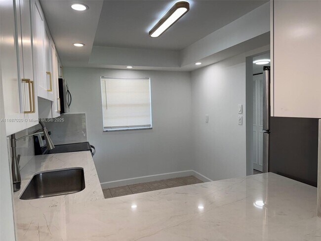 Foto del edificio - 5100 SW 90th Ave
