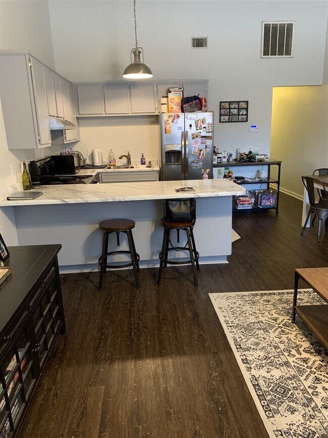 Foto del edificio - 2013 Continental Ave