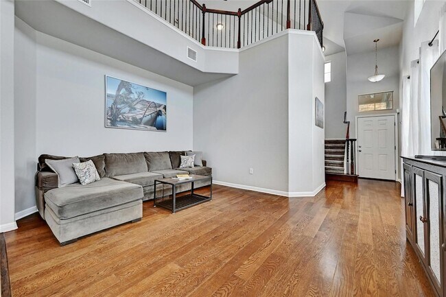 Foto del edificio - 912 Sleepy Dell Ln