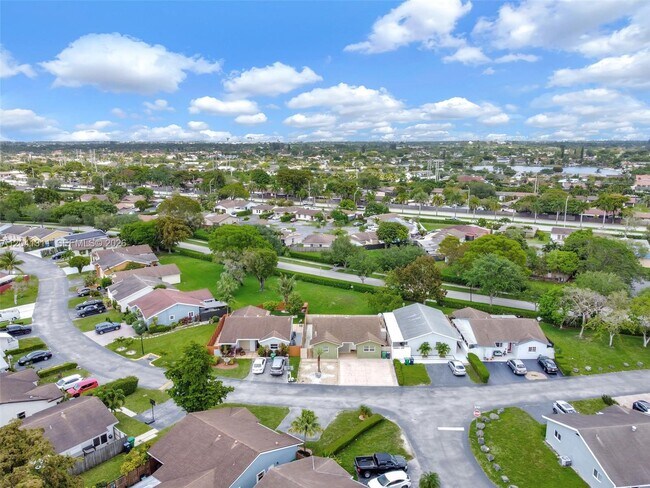 Building Photo - 4471 SW 138th Ct