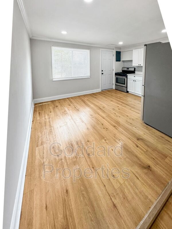 Foto del edificio - 2073 Larkhall Rd