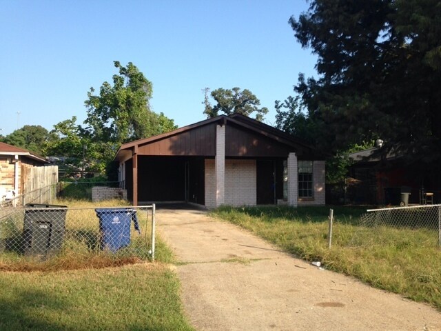 Building Photo - Section 8 only