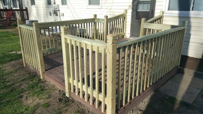 8016 Rear Deck - 8016 Wicker Park Dr