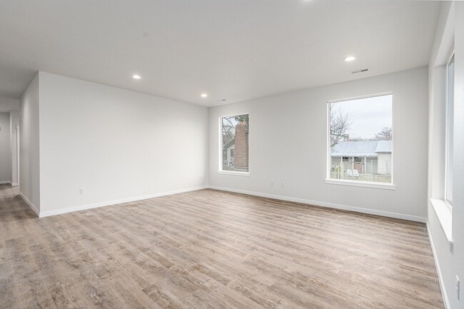 Building Photo - 3008 N Marguerite Rd