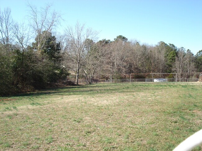 Building Photo - 65 Stokes Drive: Great home in Stockbridge...
