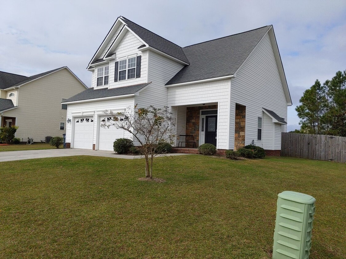 Building Photo - Breathtaking Two Story!