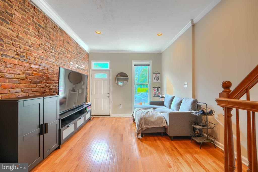 Primary Photo - 1421 Washington Blvd