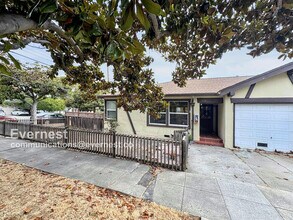 Building Photo - 924 Allerton St