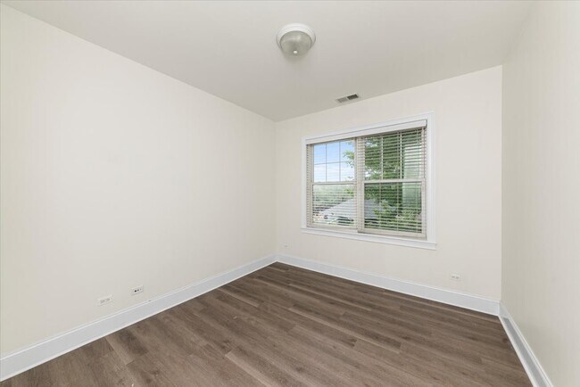 Foto del edificio - 2500 Green Bay Rd