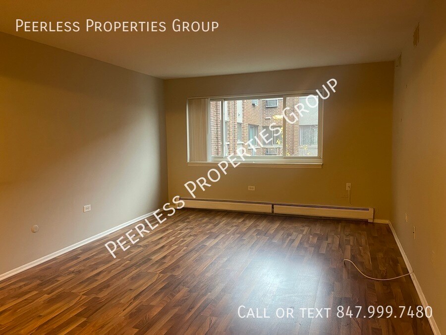 Building Photo - Spacious 1BD/1BA Apartment with In-Unit Wa...