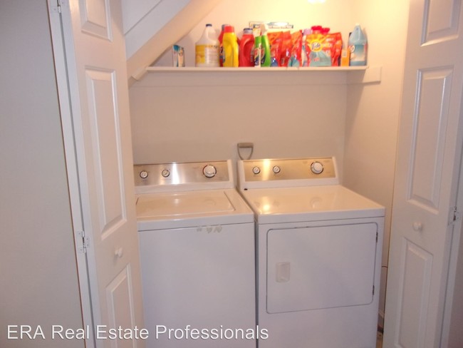 Building Photo - 3 br, 2 bath House - 924 Lucas Creek Road #3
