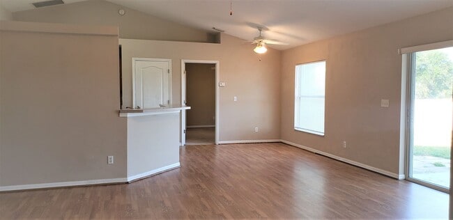 Building Photo - ~ 3/2 ~ Louisa Pointe ~ Crenshaw Circle ~ Quiet Neighborhood & NO Rear Neighbors!!!!