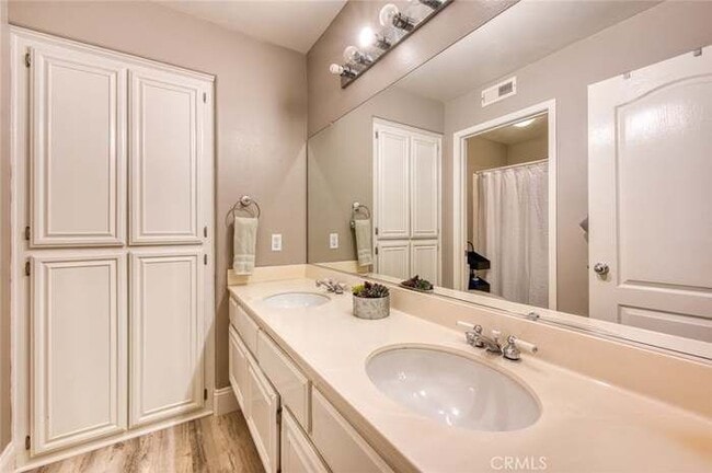 Foto del edificio - 19505 Highridge Way