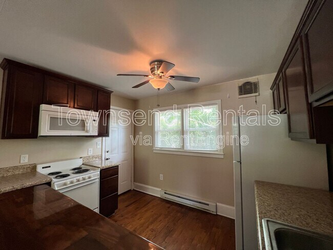 Foto del edificio - 1810 Fort Bragg Rd