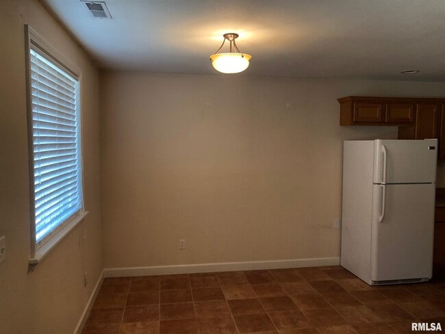 Building Photo - 3009 N Molleck Dr