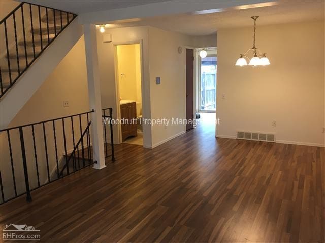 Building Photo - 2 Bed, 1.5 Bath 2 Story Townhome Ready Now!