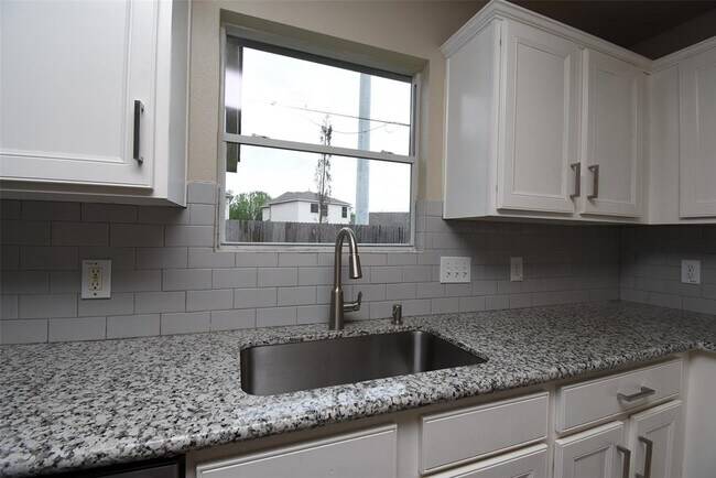 Foto del edificio - 26306 Hartwill Dr