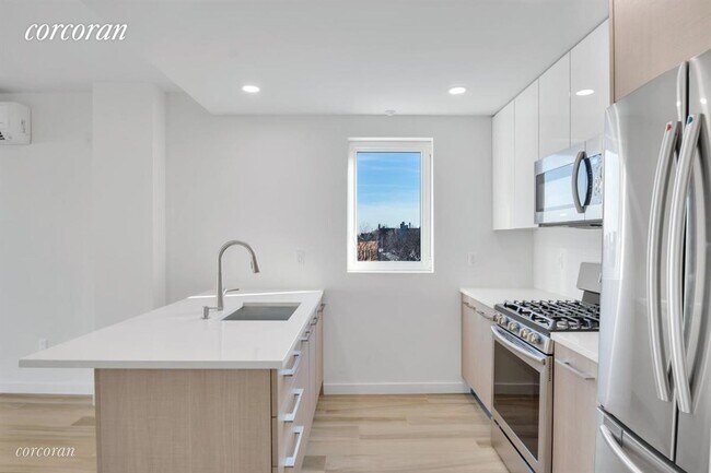 Foto del edificio - 1329 E 13th St