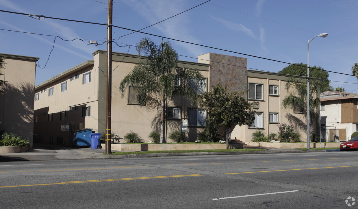 Primary Photo - 5629 Laurel Canyon Blvd