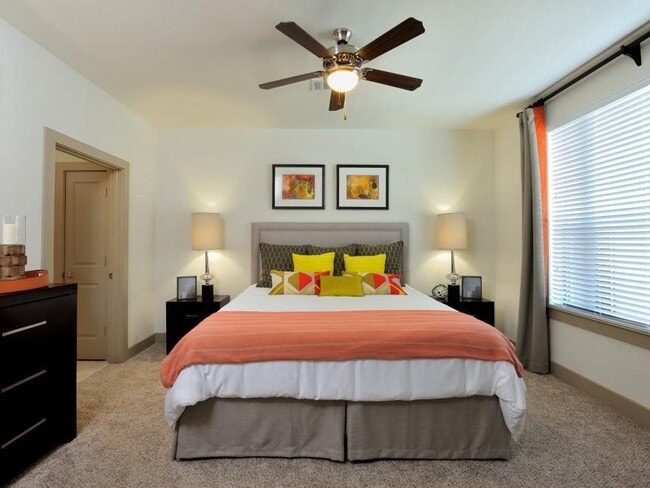 Foto del edificio - 5270 Town and Country Blvd