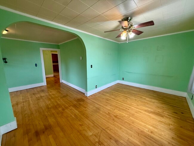 Building Photo - 657 Lake Ave