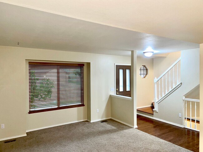 Foto del edificio - FANTASTIC 4 BEDROOM IN FAIRFAX