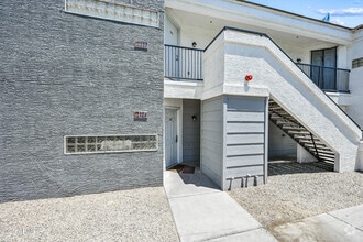 Building Photo - 3065 N 67th Ave
