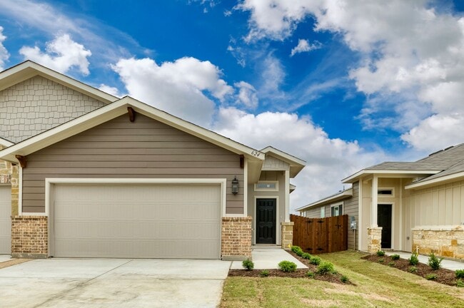 AVAILABLE NOW! GORGEOUS 3 BEDROOM DUPLEX LOCATED IN MIDLOTHIAN ISD! - AVAILABLE NOW! GORGEOUS 3 BEDROOM DUPLEX LOCATED IN MIDLOTHIAN ISD! Townhome