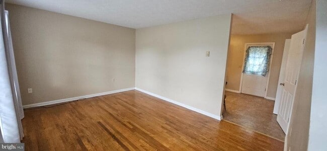 Building Photo - 137 Little River Dr