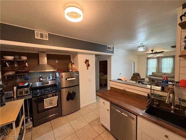 Building Photo - 9975 Peace Way