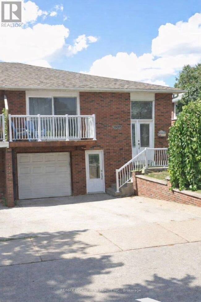 Building Photo - 2003 Carrera Ln