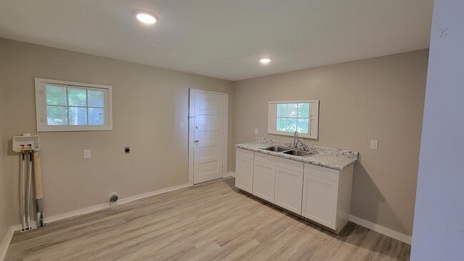 Building Photo - 668 Gilliam Ave