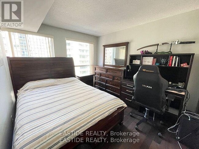 Building Photo - 763 Bay St.