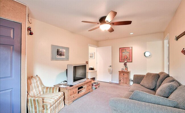 Building Photo - Amazing Horsetooth Lake Estates Property