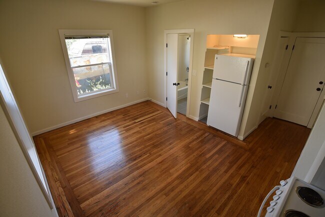 Building Photo - 535 41st St