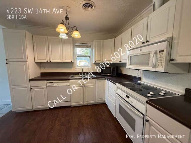 Building Photo - 4223 SW 14th Ave