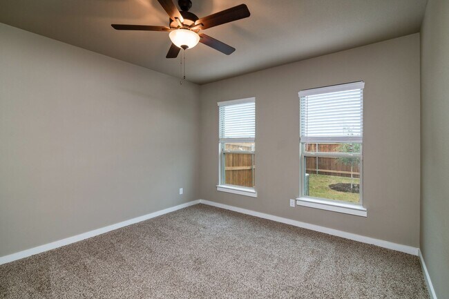 Foto del edificio - GORGEOUS 3 BEDROOM DUPLEX LOCATED IN MIDLO...