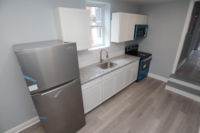 Photo - 1908 W Diamond St House