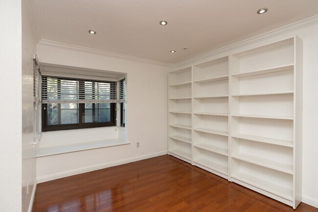 Building Photo - !!! MOVE IN SPECIAL $500 OFF FIRST MONTH'S...