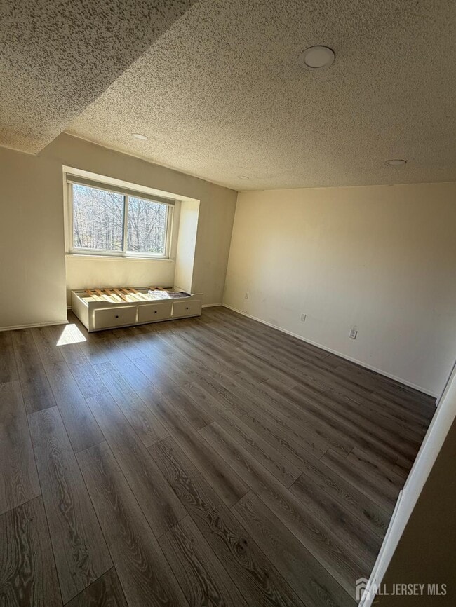 Building Photo - 510 Edison Glen Terrace