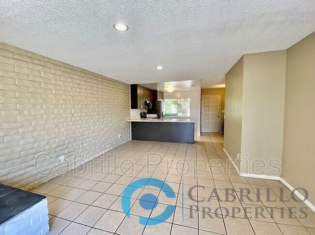 Foto del edificio - 127 E Felicita Ave