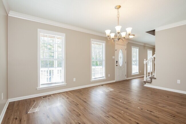 Foto del edificio - 1310 Candlewood Dr