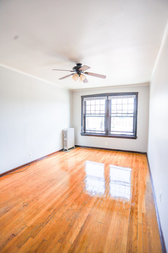 Primary Photo - 4656 N Elston Ave