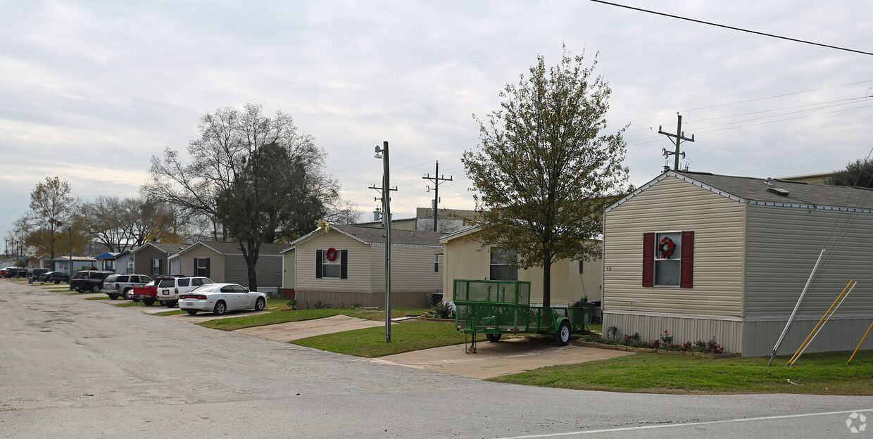 Building Photo - Tanner Road Mobile Home Park