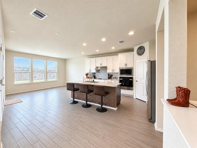 Building Photo - 4015 Wild Bloom Rd