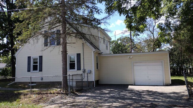 Building Photo - 1654 Lake Lansing Rd