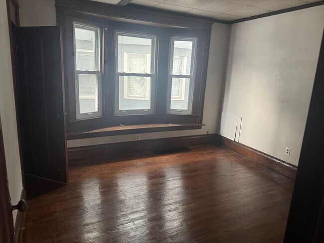 Foto del edificio - 166 Rosewood Terrace