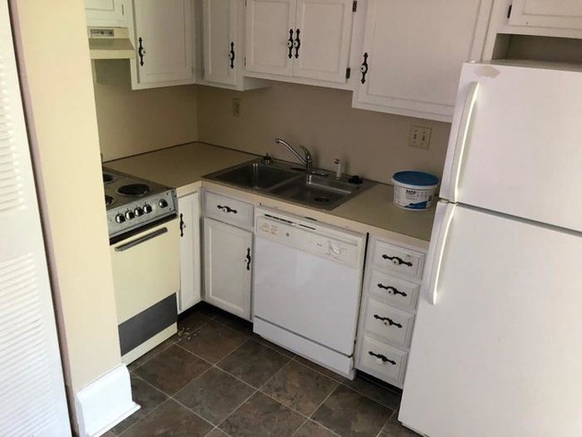 Building Photo - 1BD/1BA Top Floor apartment