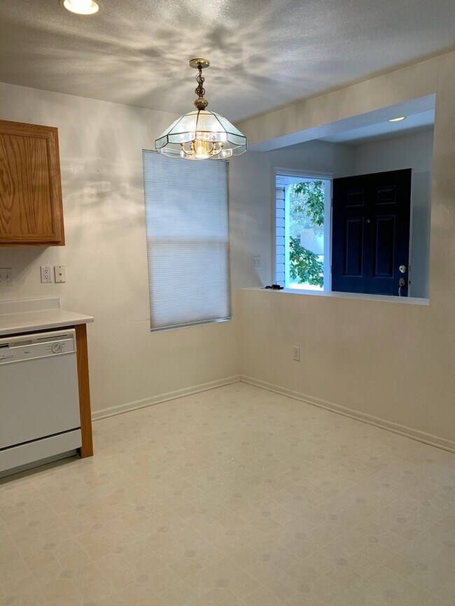 Foto del edificio - Beautiful 3 Bedroom 2 Bath Townhome with Attached 1 Car Garage for Rent in Northwest Loveland, CO